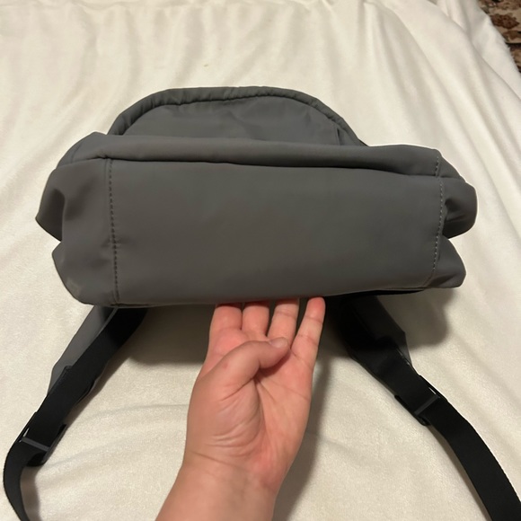 Away daypack backpack in gray asphalt - Picture 6 of 11